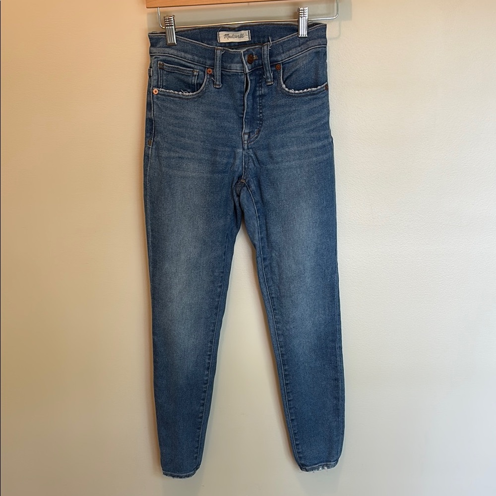High-rise skinny jeans from Madewell in great condition!